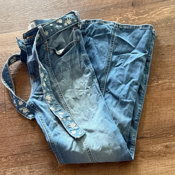 Abercrombie Kids Blue Flare Jeans with Floral Belt - Picture 3 of 3